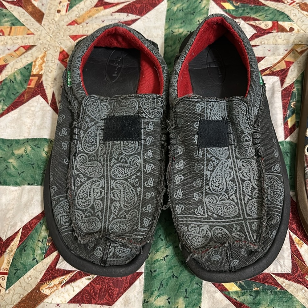 Multiple Pairs Of Sanuk And One Pair Of Tom’s Des… - image 3